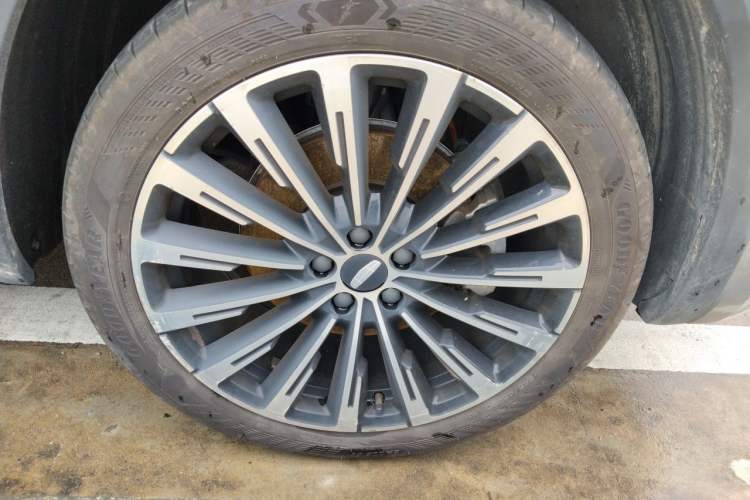 Used Geely Auto Monjaro L 2025 Dongfang Yao 2.0TD Automatic Lanxing Edition Right Front Wheel Hub
