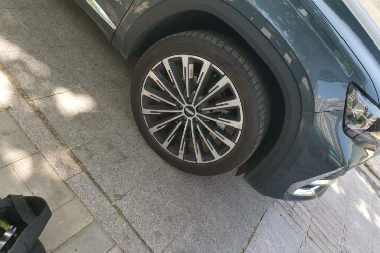 Used Geely Auto Monjaro L 2025 Dongfang Yao 2.0TD Automatic Lanxing Edition Right Front Wheel Hub