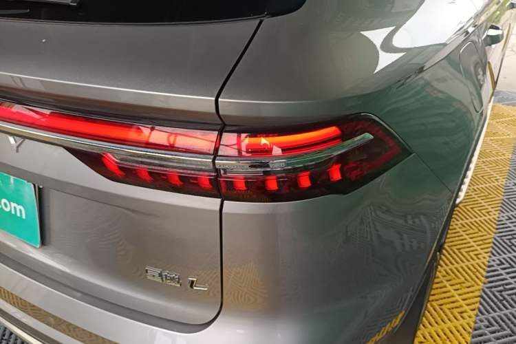 Used Geely Auto Monjaro L 2025 Dongfang Yao 2.0TD Automatic Lanxing Edition Right Rear Taillight