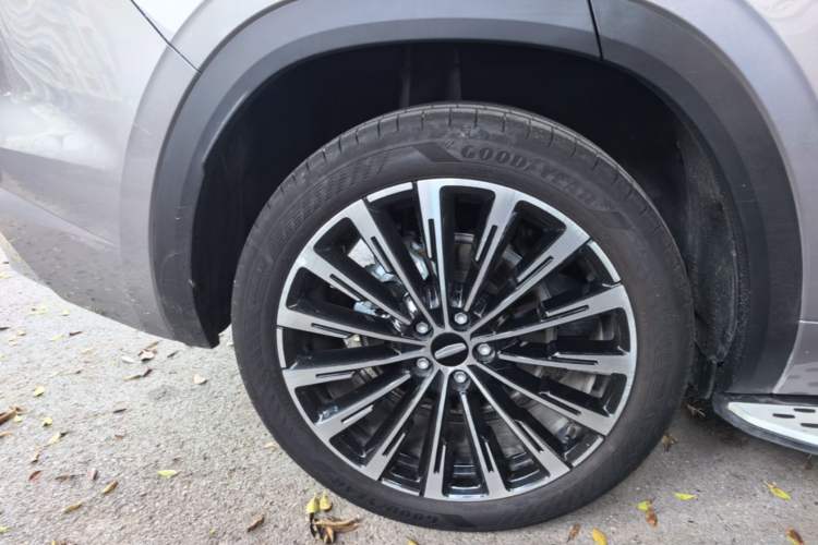 Used Geely Auto Monjaro L 2025 Dongfang Yao 2.0TD Automatic Lanxing Edition Right Rear Wheel Hub