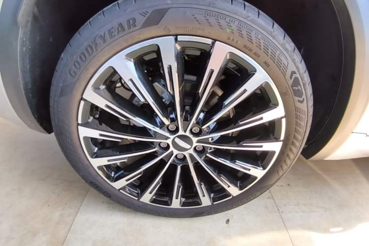 Used Geely Auto Monjaro L 2025 Dongfang Yao 2.0TD Automatic Lanxing Edition Right Rear Wheel Hub
