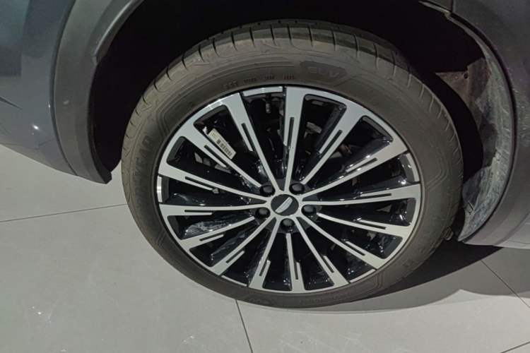 Used Geely Auto Monjaro L 2025 Dongfang Yao 2.0TD Automatic Lanxing Edition Right Rear Wheel Hub