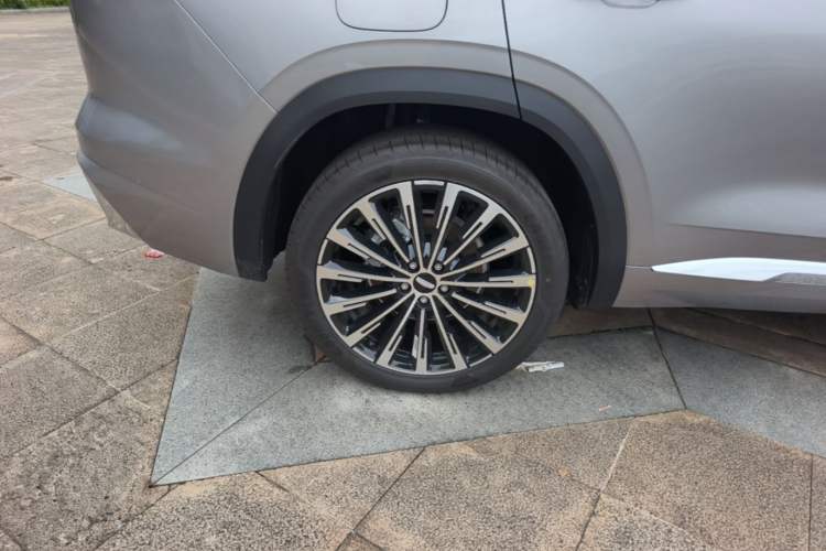 Used Geely Auto Monjaro L 2025 Dongfang Yao 2.0TD Automatic Lanxing Edition Right Rear Wheel Hub