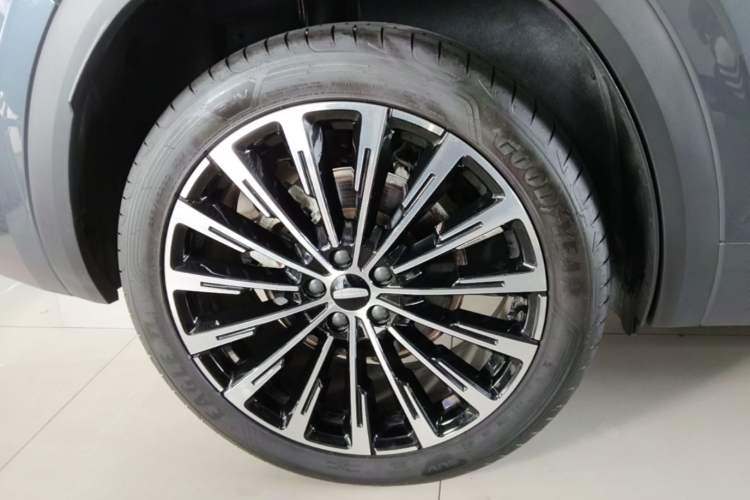 Used Geely Auto Monjaro L 2025 Dongfang Yao 2.0TD Automatic Lanxing Edition Right Rear Wheel Hub