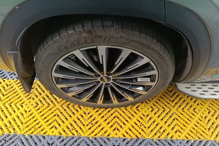 Used Geely Auto Monjaro L 2025 Dongfang Yao 2.0TD Automatic Lanxing Edition Right Rear Wheel Hub