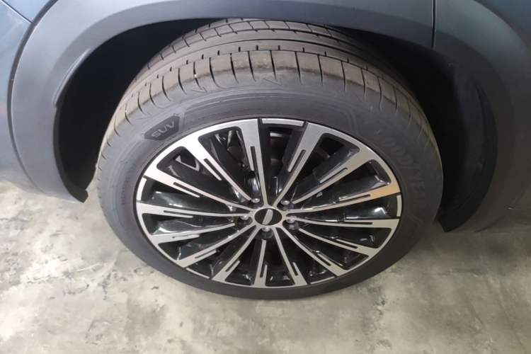 Used Geely Auto Monjaro L 2025 Dongfang Yao 2.0TD Automatic Lanxing Edition Right Rear Wheel Hub