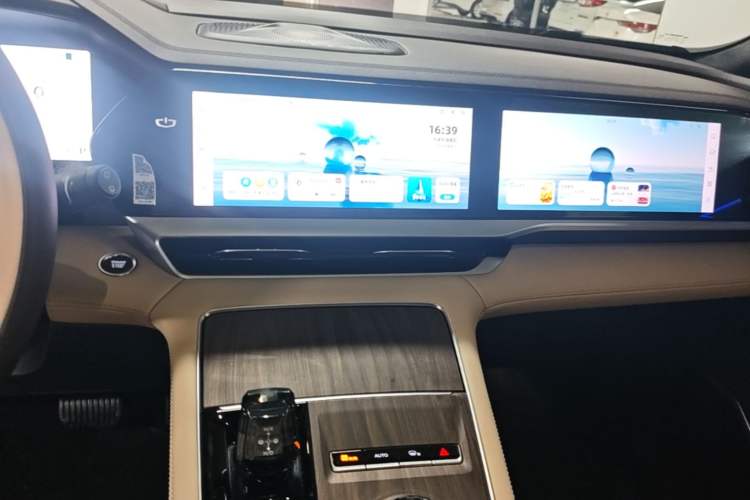 Used Geely Auto Monjaro L 2025 Dongfang Yao 2.0TD Automatic All-Wheel-Drive Wangyue Edition Audio And AC Panel