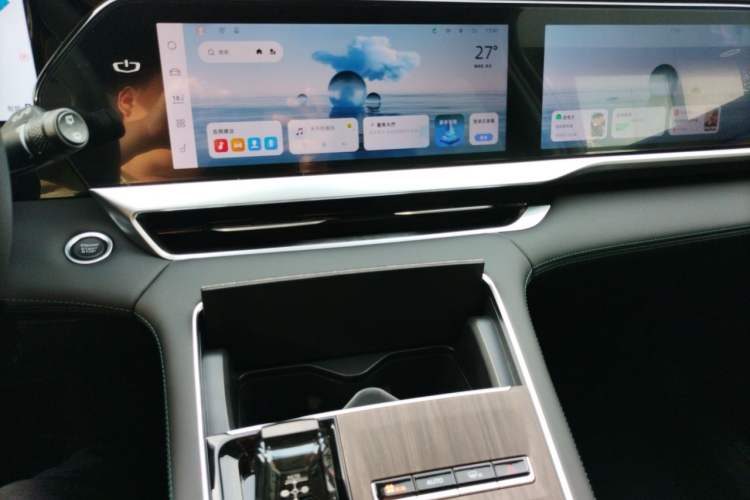 Used Geely Auto Monjaro L 2025 Dongfang Yao 2.0TD Automatic Lanxing Edition Audio And AC Panel