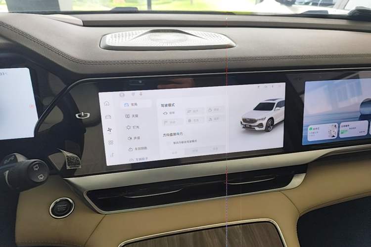 Used Geely Auto Monjaro L 2025 Dongfang Yao 2.0TD Automatic All-Wheel-Drive Wangyue Edition Audio And AC Panel