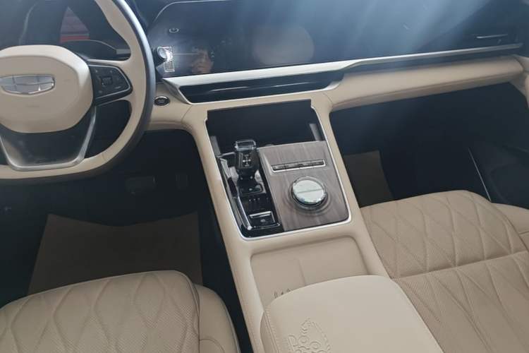 Used Geely Auto Monjaro L 2025 Dongfang Yao 2.0TD Automatic All-Wheel-Drive Wangyue Edition Audio And AC Panel