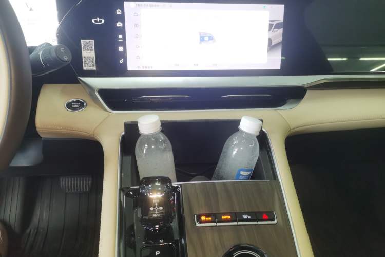 Used Geely Auto Monjaro L 2025 Dongfang Yao 2.0TD Automatic All-Wheel-Drive Wangyue Edition Audio And AC Panel