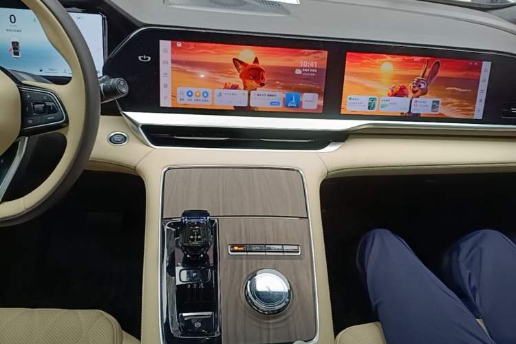 Used Geely Auto Monjaro L 2025 Dongfang Yao 2.0TD Automatic Lanxing Edition Audio And AC Panel
