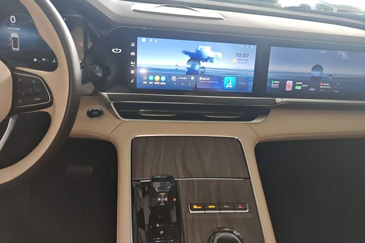Used Geely Auto Monjaro L 2025 Dongfang Yao 2.0TD Automatic All-Wheel-Drive Wangyue Edition Audio And AC Panel
