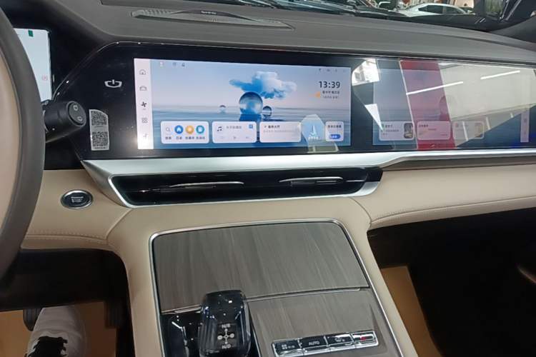 Used Geely Auto Monjaro L 2025 Dongfang Yao 2.0TD Automatic All-Wheel-Drive Wangyue Edition Audio And AC Panel