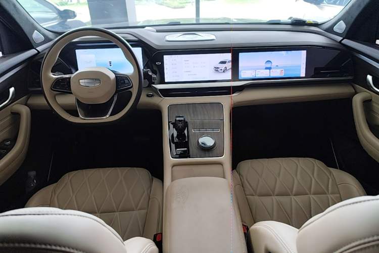 Used Geely Auto Monjaro L 2025 Dongfang Yao 2.0TD Automatic All-Wheel-Drive Wangyue Edition Center Console