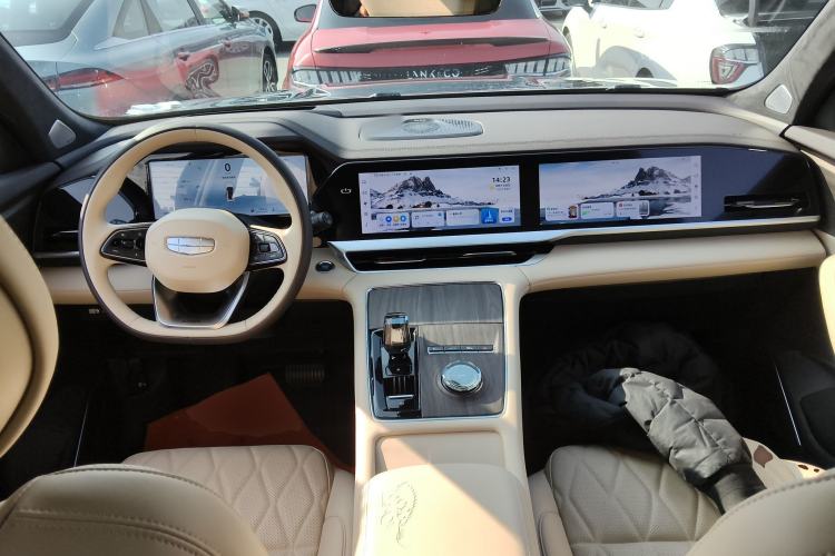 Used Geely Auto Monjaro L 2025 Dongfang Yao 2.0TD Automatic All-Wheel-Drive Wangyue Edition Center Console