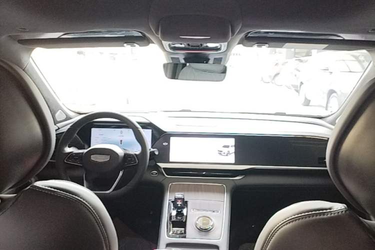 Used Geely Auto Monjaro L 2025 Dongfang Yao 2.0TD Automatic All-Wheel-Drive Wangyue Edition Center Console