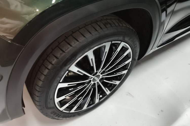 Used Geely Auto Monjaro L 2025 Dongfang Yao 2.0TD Automatic All-Wheel-Drive Wangyue Edition Exterior 1