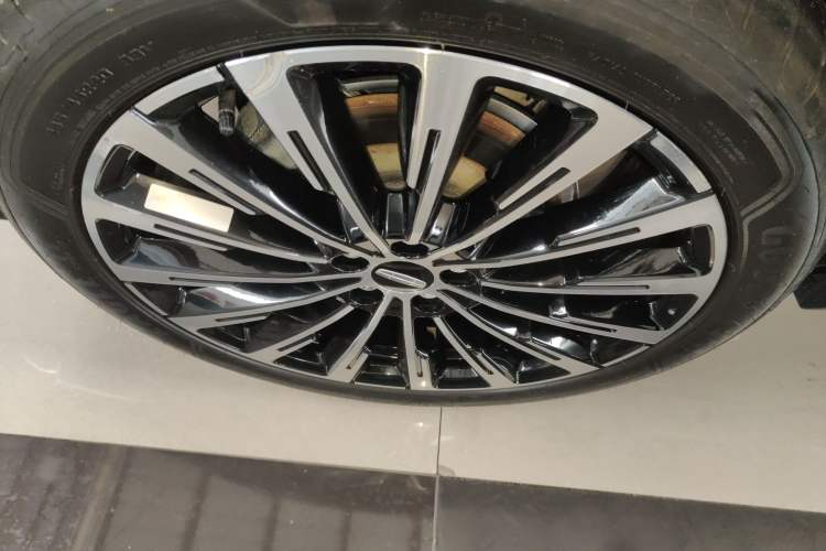 Used Geely Auto Monjaro L 2025 Dongfang Yao 2.0TD Automatic All-Wheel-Drive Wangyue Edition Exterior 5