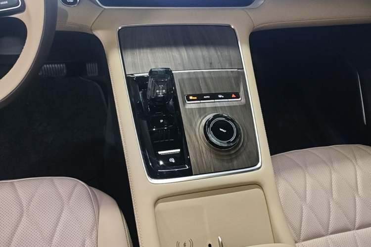 Used Geely Auto Monjaro L 2025 Dongfang Yao 2.0TD Automatic All-Wheel-Drive Wangyue Edition Gear Lever