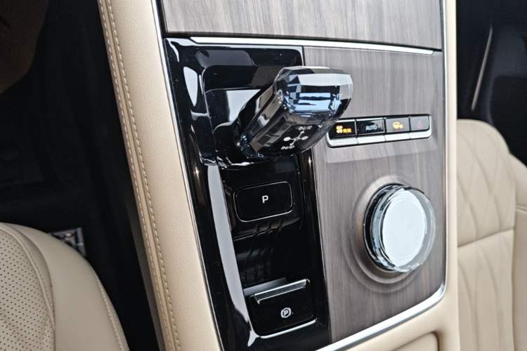 Used Geely Auto Monjaro L 2025 Dongfang Yao 2.0TD Automatic All-Wheel-Drive Wangyue Edition Gear Lever