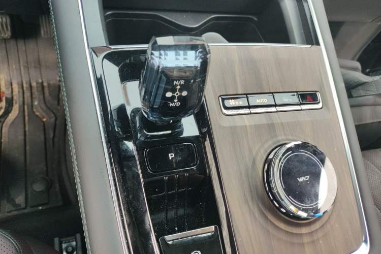 Used Geely Auto Monjaro L 2025 Dongfang Yao 2.0TD Automatic Lanxing Edition Gear Lever