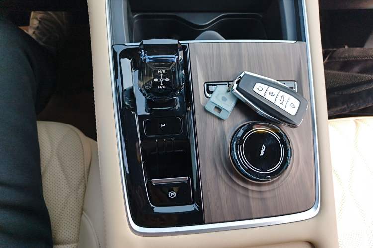 Used Geely Auto Monjaro L 2025 Dongfang Yao 2.0TD Automatic All-Wheel-Drive Wangyue Edition Gear Lever