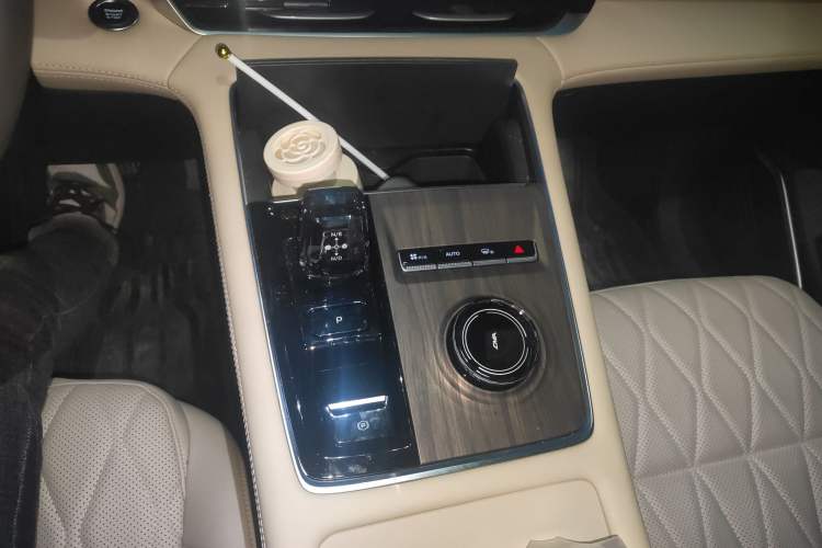 Used Geely Auto Monjaro L 2025 Dongfang Yao 2.0TD Automatic Lanxing Edition Gear Lever