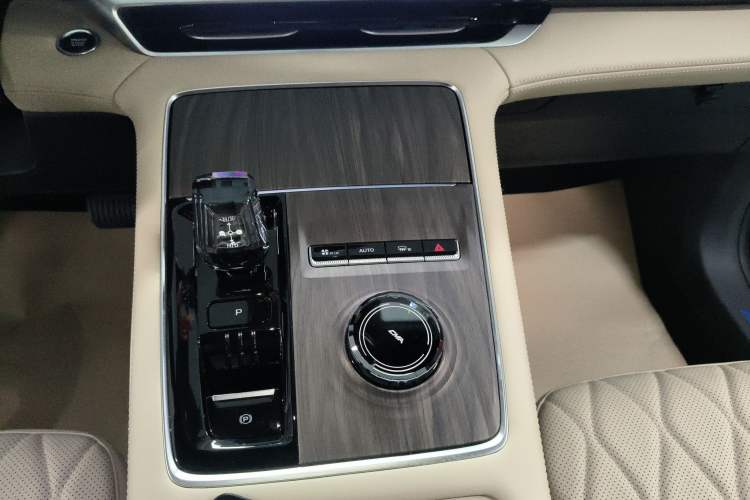 Used Geely Auto Monjaro L 2025 Dongfang Yao 2.0TD Automatic All-Wheel-Drive Wangyue Edition Gear Lever