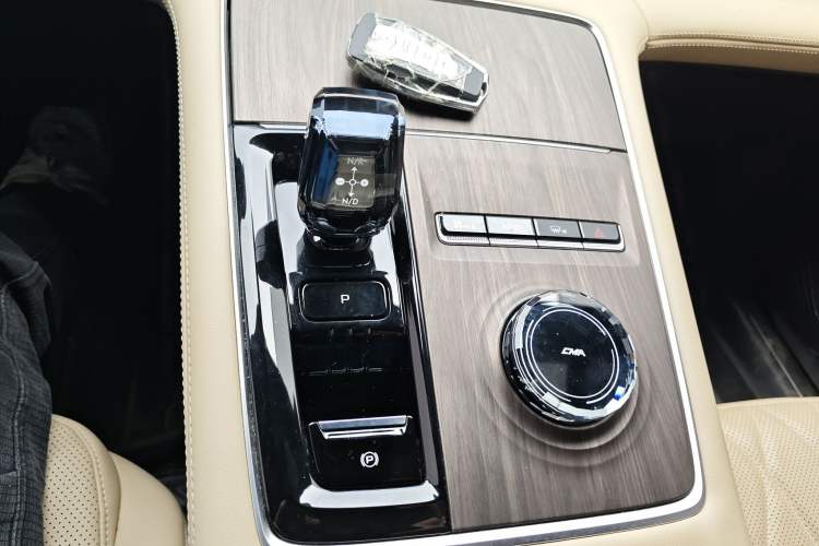 Used Geely Auto Monjaro L 2025 Dongfang Yao 2.0TD Automatic All-Wheel-Drive Wangyue Edition Gear Lever