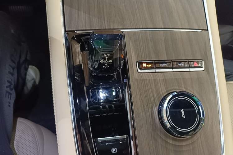 Used Geely Auto Monjaro L 2025 Dongfang Yao 2.0TD Automatic All-Wheel-Drive Wangyue Edition Gear Lever