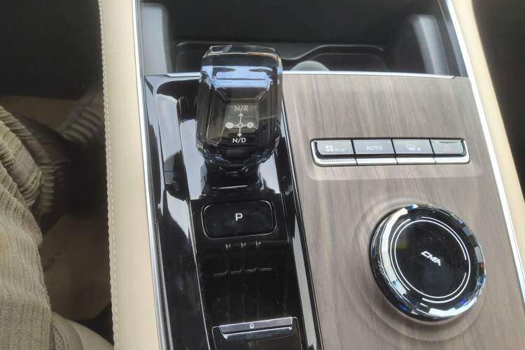 Used Geely Auto Monjaro L 2025 Dongfang Yao 2.0TD Automatic Lanxing Edition Gear Lever