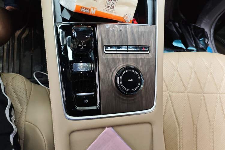 Used Geely Auto Monjaro L 2025 Dongfang Yao 2.0TD Automatic Lanxing Edition Gear Lever