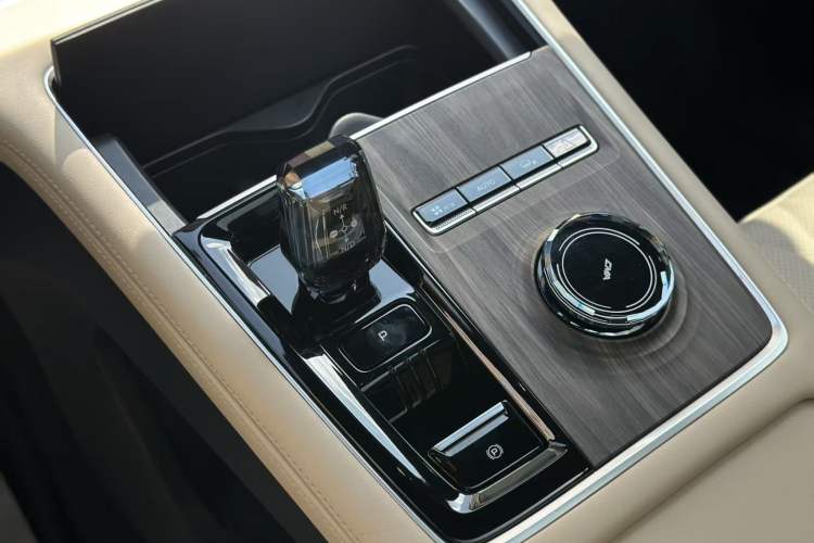 Used Geely Auto Monjaro L 2025 Dongfang Yao 2.0TD Automatic All-Wheel-Drive Wangyue Edition Gear Lever