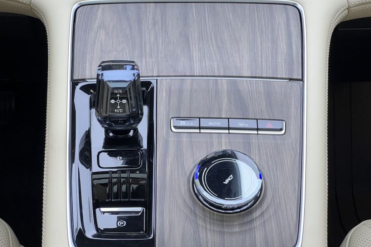 Used Geely Auto Monjaro L 2025 Dongfang Yao 2.0TD Automatic All-Wheel-Drive Wangyue Edition Gear Lever