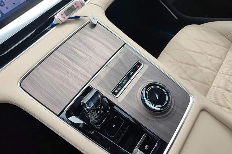 Used Geely Auto Monjaro L 2025 Dongfang Yao 2.0TD Automatic All-Wheel-Drive Wangyue Edition Gear Lever
