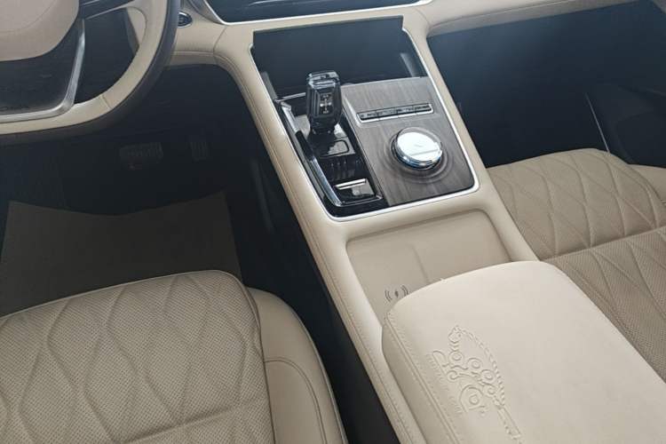 Used Geely Auto Monjaro L 2025 Dongfang Yao 2.0TD Automatic All-Wheel-Drive Wangyue Edition Gear Lever