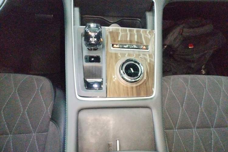 Used Geely Auto Monjaro L 2025 Dongfang Yao 2.0TD Automatic Lanxing Edition Gear Lever