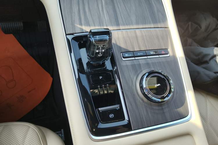 Used Geely Auto Monjaro L 2025 Dongfang Yao 2.0TD Automatic All-Wheel-Drive Wangyue Edition Gear Lever