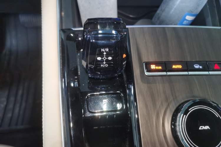 Used Geely Auto Monjaro L 2025 Dongfang Yao 2.0TD Automatic All-Wheel-Drive Wangyue Edition Gear Lever