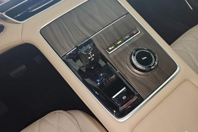 Used Geely Auto Monjaro L 2025 Dongfang Yao 2.0TD Automatic All-Wheel-Drive Wangyue Edition Gear Lever