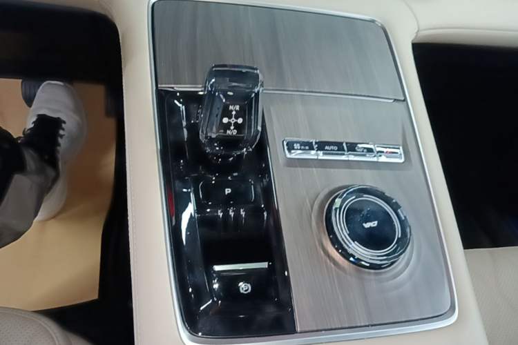 Used Geely Auto Monjaro L 2025 Dongfang Yao 2.0TD Automatic All-Wheel-Drive Wangyue Edition Gear Lever