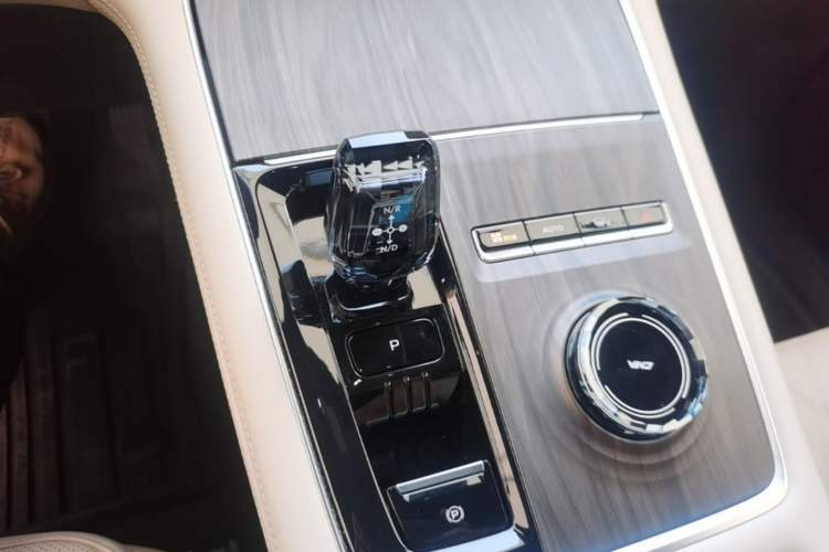 Used Geely Auto Monjaro L 2025 Dongfang Yao 2.0TD Automatic All-Wheel-Drive Wangyue Edition Gear Lever