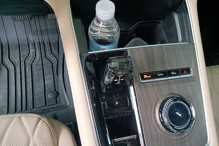 Used Geely Auto Monjaro L 2025 Dongfang Yao 2.0TD Automatic All-Wheel-Drive Wangyue Edition Gear Lever
