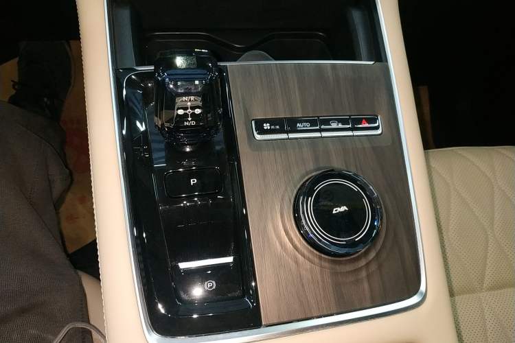 Used Geely Auto Monjaro L 2025 Dongfang Yao 2.0TD Automatic Lanxing Edition Gear Lever