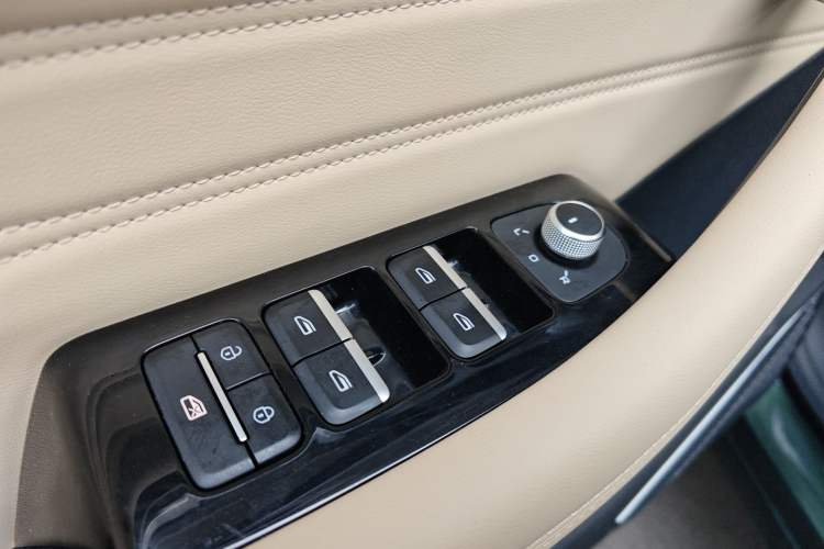 Used Geely Auto Monjaro L 2025 Dongfang Yao 2.0TD Automatic All-Wheel-Drive Wangyue Edition Interior 2