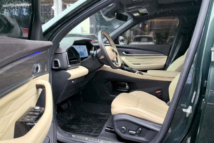 Used Geely Auto Monjaro L 2025 Dongfang Yao 2.0TD Automatic All-Wheel-Drive Wangyue Edition Interior 3