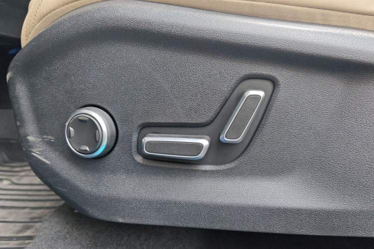 Used Geely Auto Monjaro L 2025 Dongfang Yao 2.0TD Automatic All-Wheel-Drive Wangyue Edition Interior 3