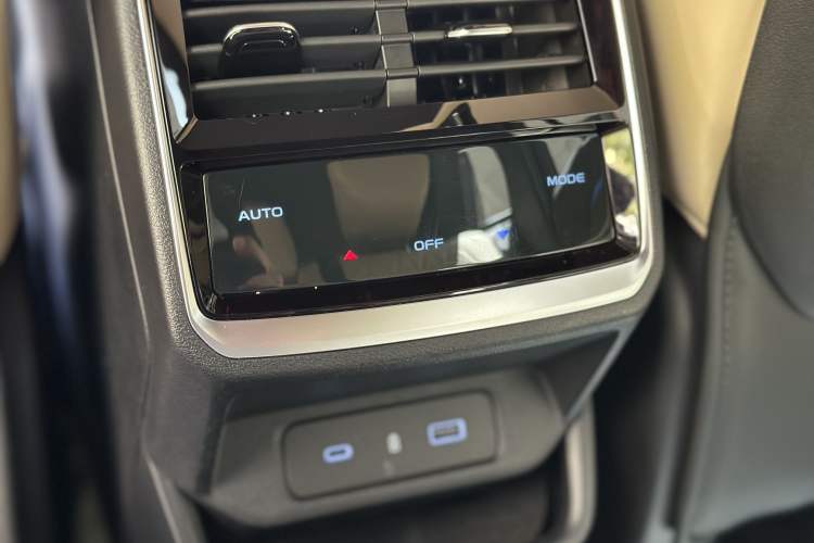Used Geely Auto Monjaro L 2025 Dongfang Yao 2.0TD Automatic All-Wheel-Drive Wangyue Edition Interior 4