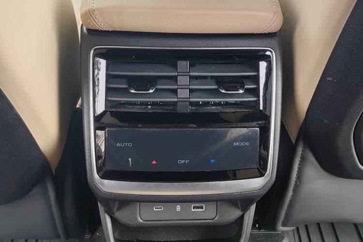 Used Geely Auto Monjaro L 2025 Dongfang Yao 2.0TD Automatic Lanxing Edition Interior 7